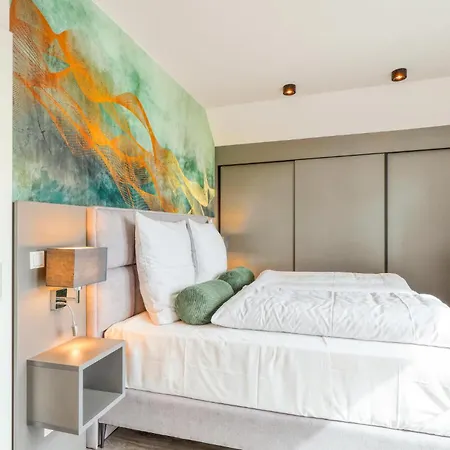 Apartment Penthouse Whg 18 *